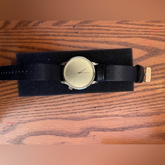 The Winston by Komono men’s watch, gold face, analog with leather band - Picture 2 of 4